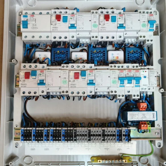 Configurado de Cuadro Eléctrico Trifásico para Piscina
